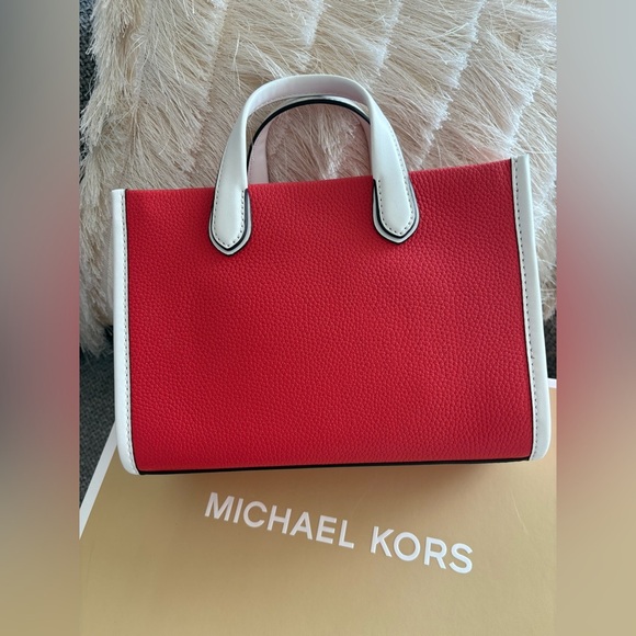 Michael Kors Gigi Spiced Coral Pebbled Leather Messenger Bag, Not Outlet - Picture 11 of 16
